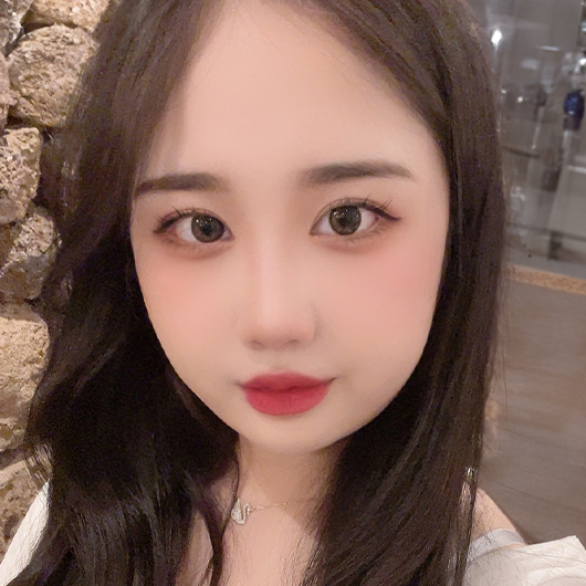 Before and after double eyelid surgery at Lienjang, achieving beautifully defined eyelids for a brighter, more youthful look.