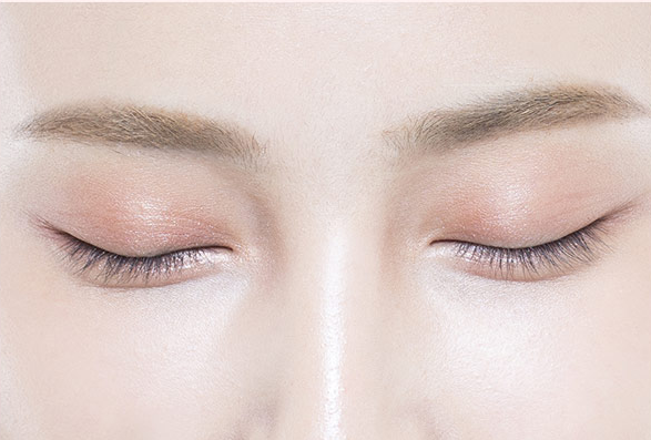 Permanent makeup at Lienjang Skincare Clinic offering perfectly defined eyebrows, eyeliners, and lips that retain their true color over time.