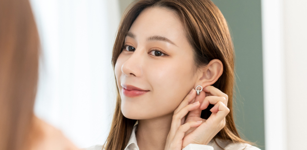 Before and after results of a mini SMAS facelift at Lienjang, restoring youthful contours and smooth skin